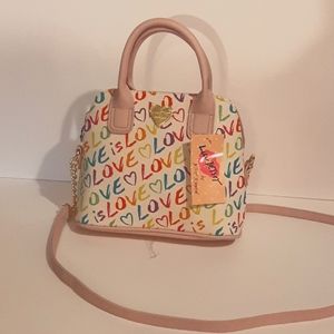 Besty Johnson crossbody bag  Smoke free home 🏡
